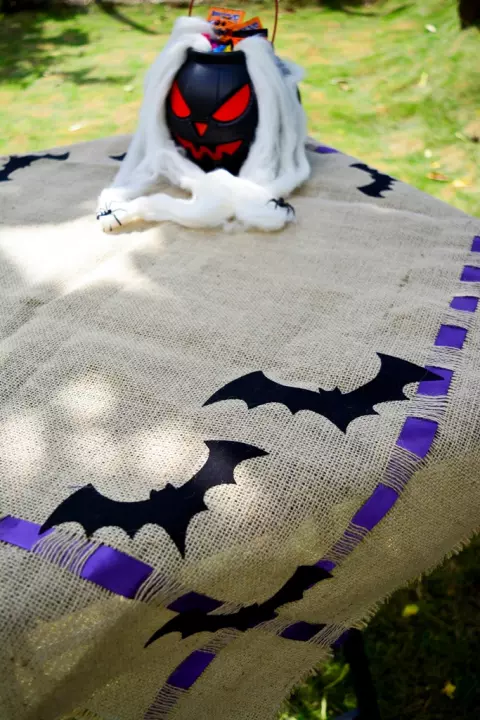 Toalha de Mesa Juta com Morcegos