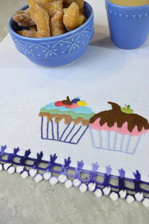 Pano de Prato Bordado Cupcakes