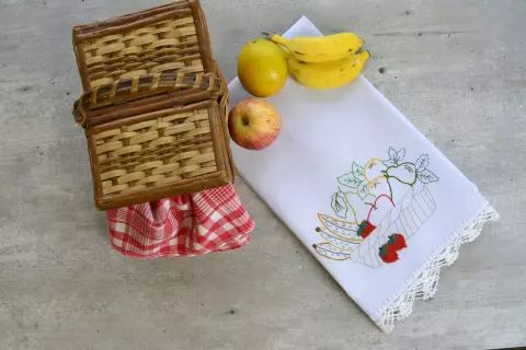Pano de Prato Bordado Piquenique