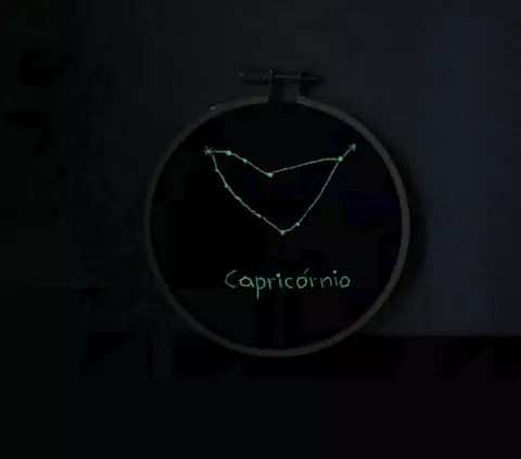 Bordado Signo Capricórnio Glow