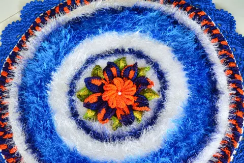 Tapete Multicolorido com Flor Central