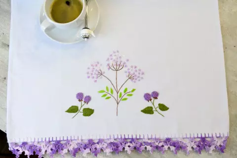 Pano de Prato Bordado Lavanda