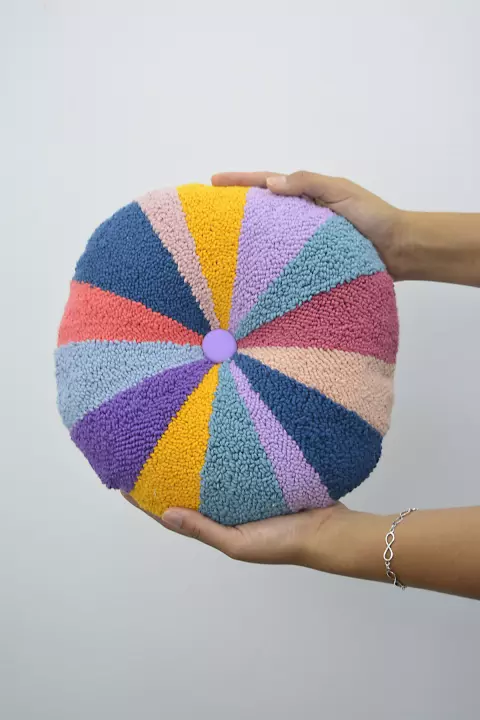 Almofada Pequena Punch Needle