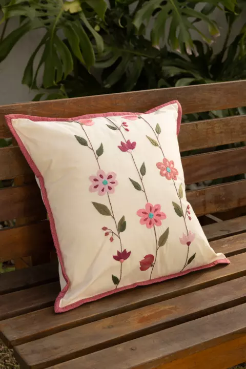 Bordado Almofada Floral
