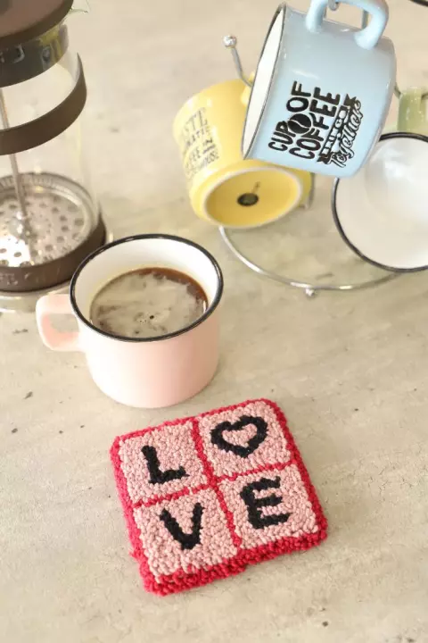 Porta-copos Love Punch Needle