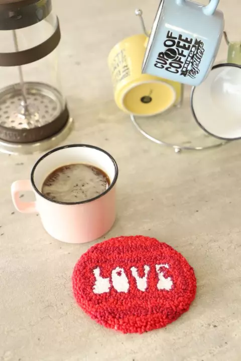Porta-copos Redondo Love Punch Needle