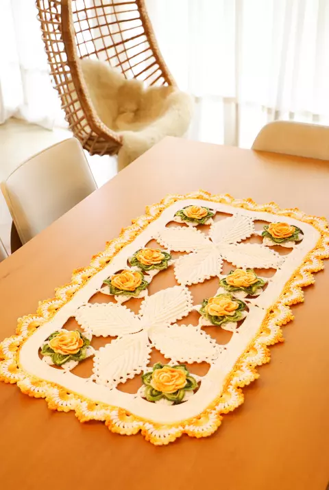 Caminho de Mesa Rosas Amarelas