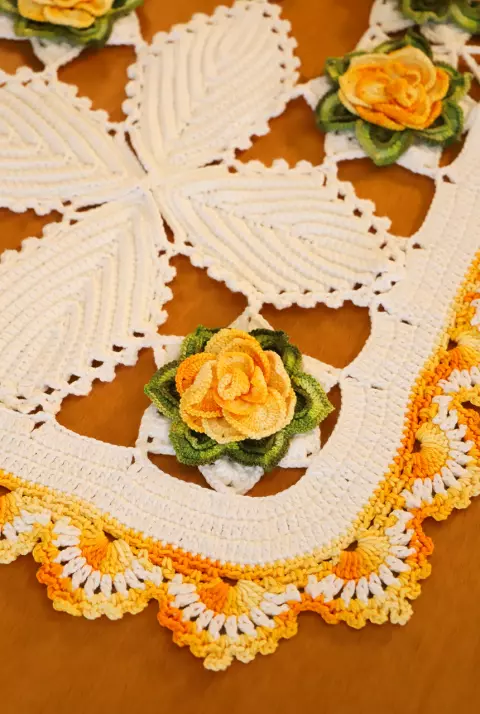 Caminho de Mesa Rosas Amarelas