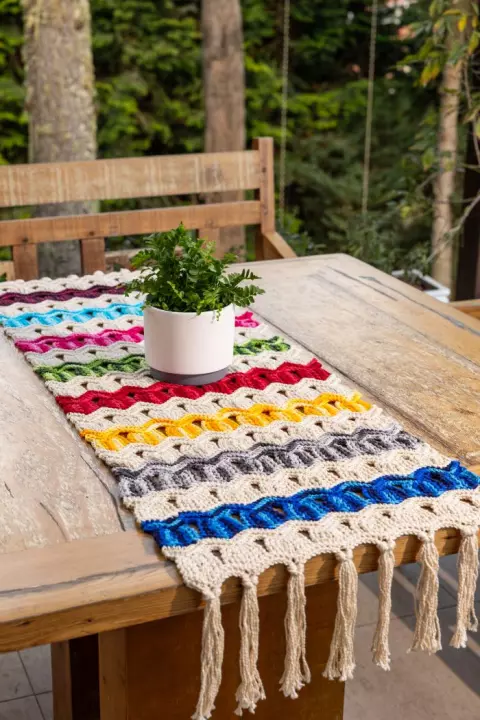Caminho de Mesa com Ondas Coloridas