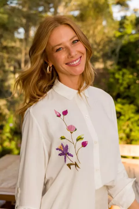 Bordado Livre – Camiseta Floral