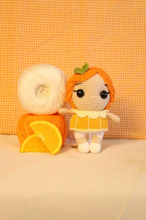 Boneca Laranja