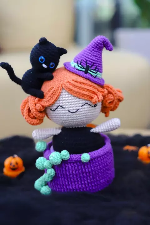 Bruxinha e gatinhos