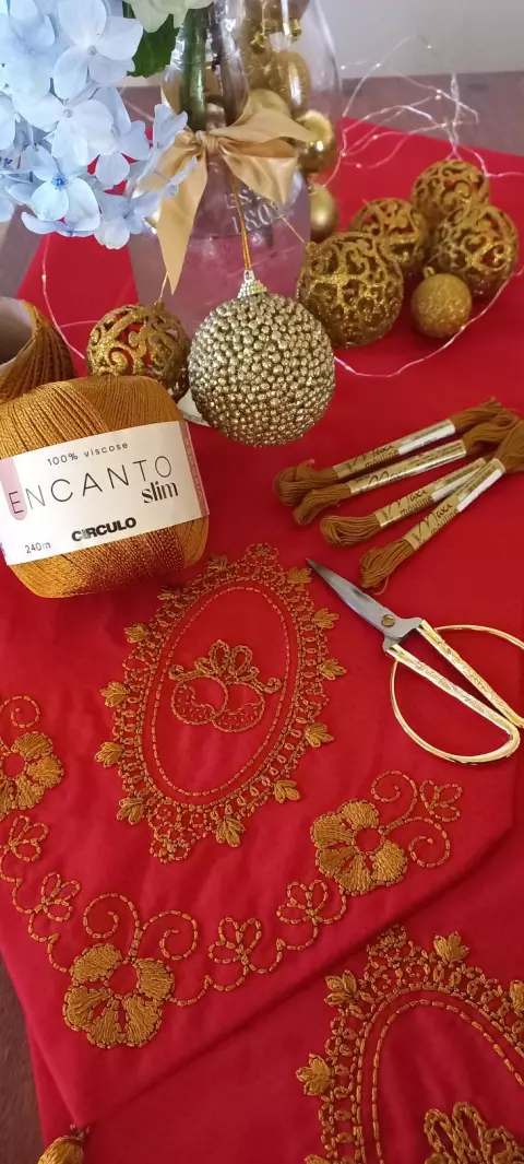 Trilho de mesa - Bordado de Natal