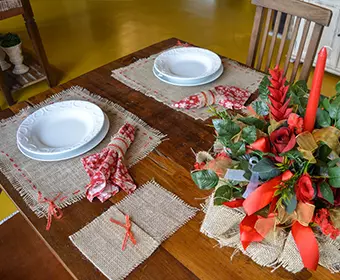 Aprenda a fazer peças artesanais para decorar sua mesa na ceia de Natal