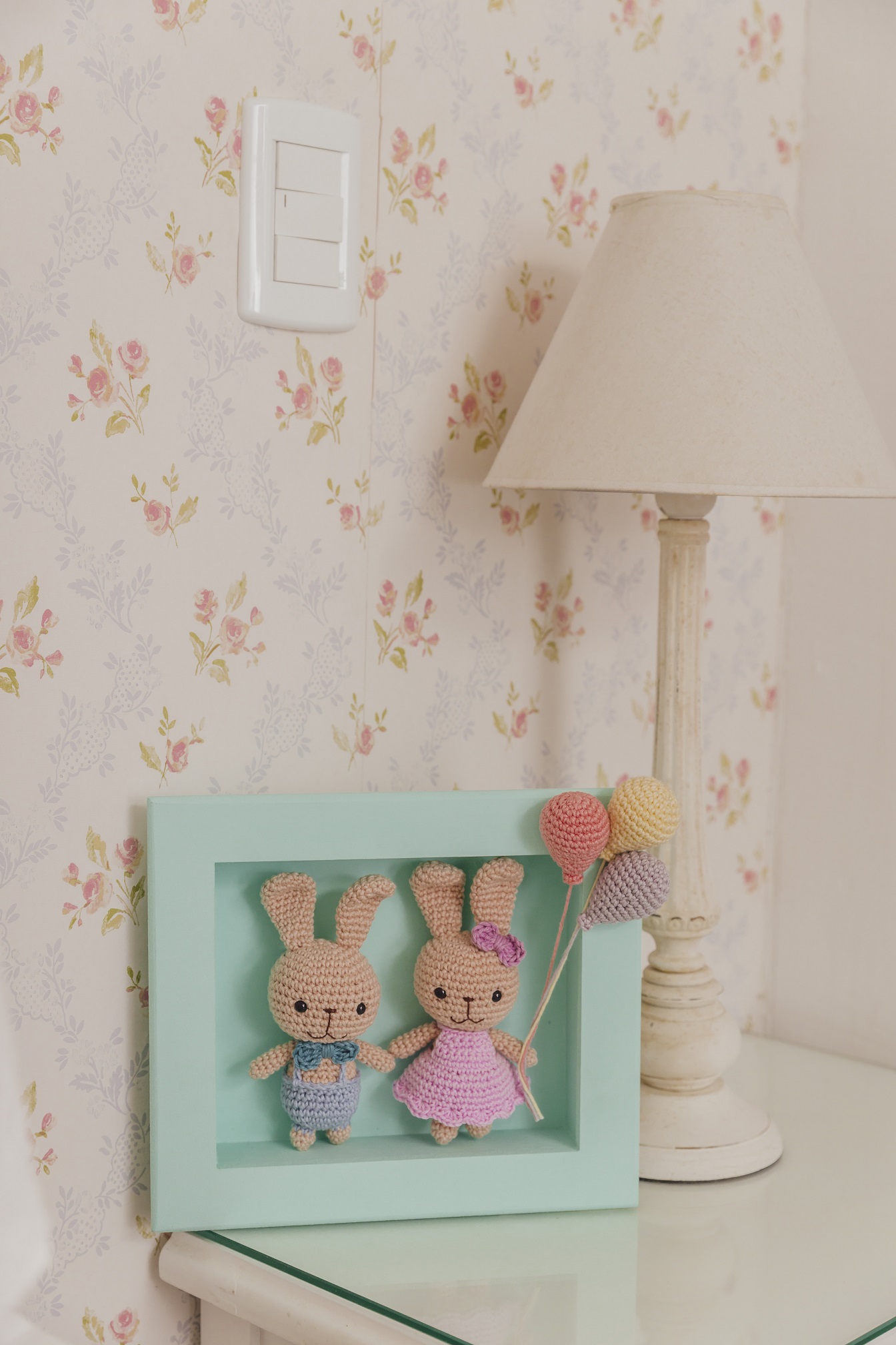 Enfeite de Porta de Maternidade Coelhos Irmãos