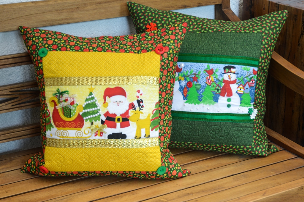 Capa de almofada Natal com fitas e botões