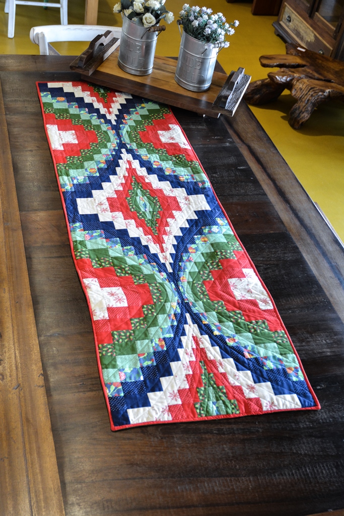TRILHO DE MESA NATALINO TÉCNICA BARGELLO
