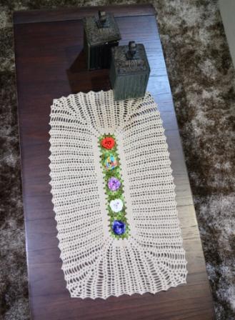 Caminho de Mesa Anne Flores Coloridas