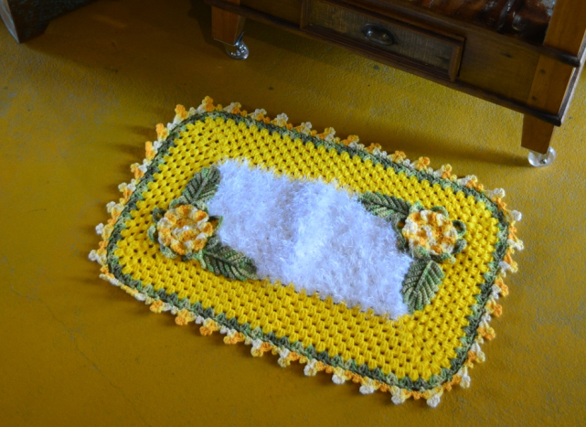 Tapete Max Amarelo e Decore Branco