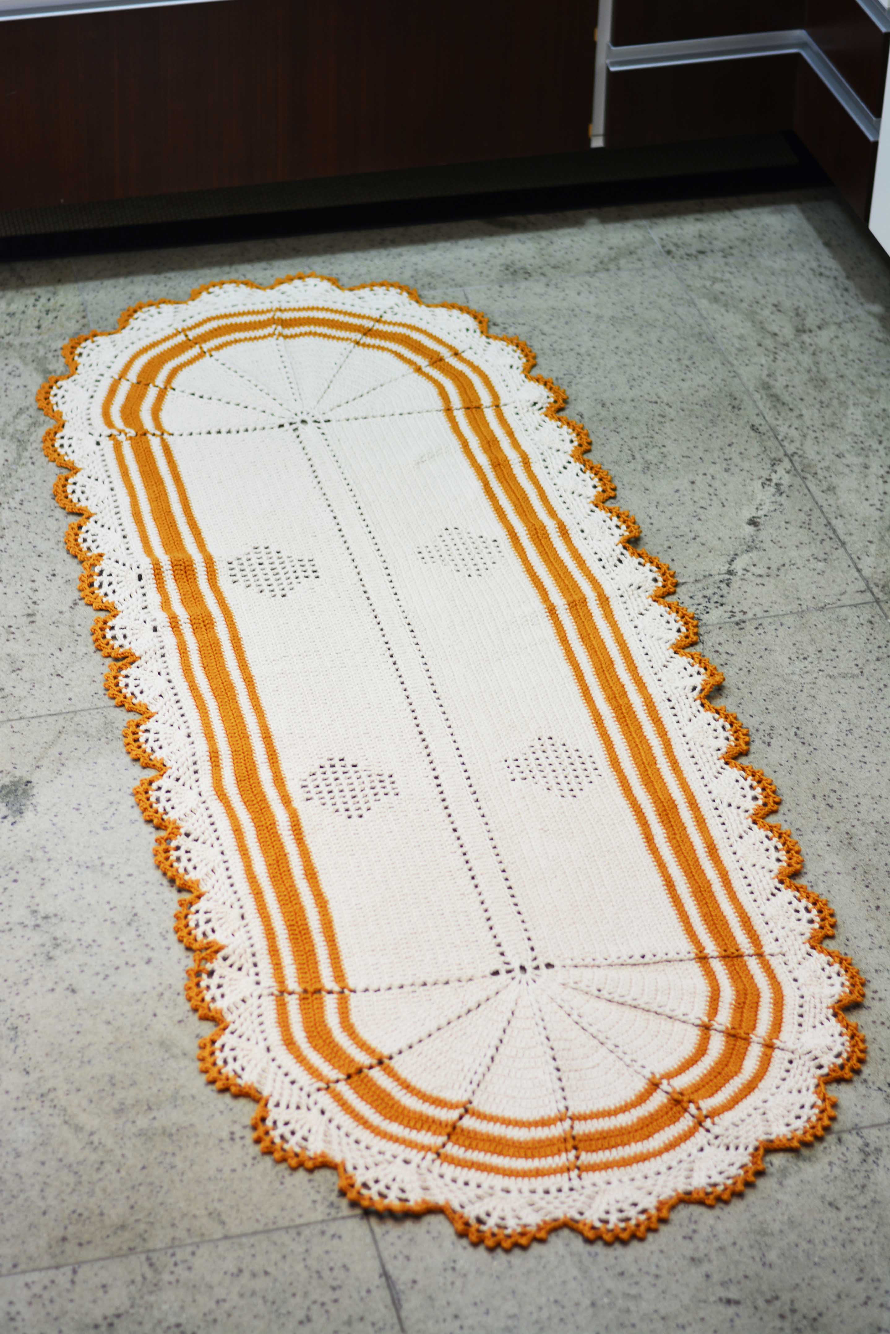 Tapete Oval Cru e Amarelo
