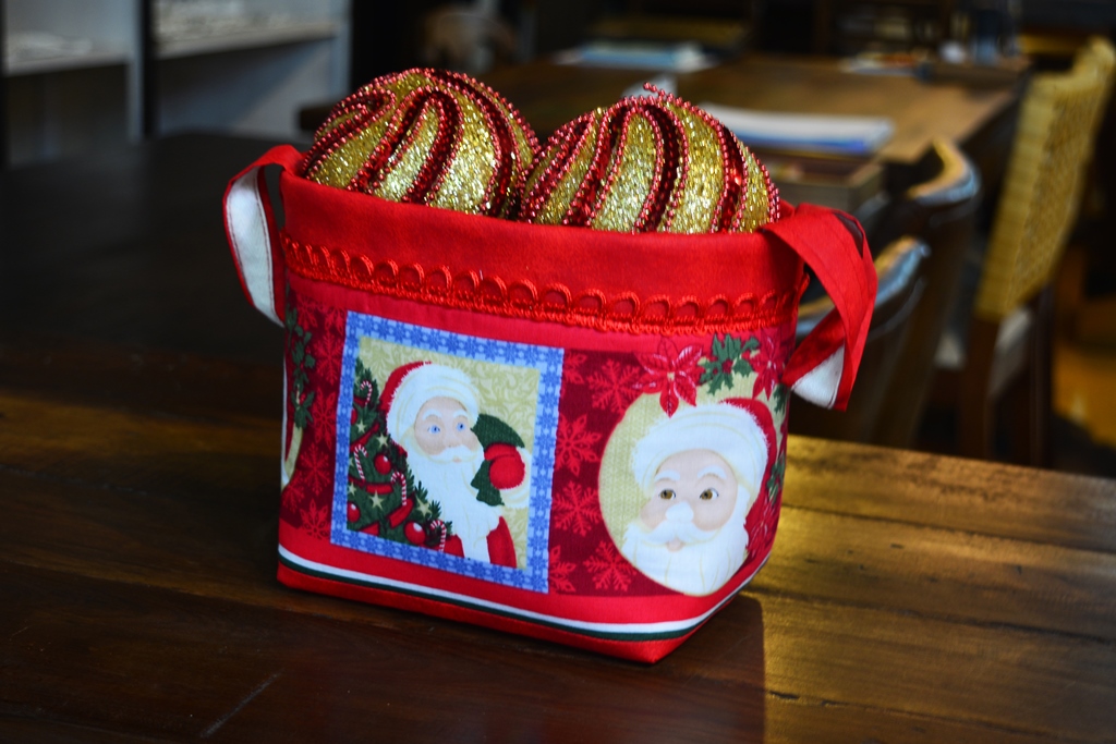 Porta Panetone com Passamanaria