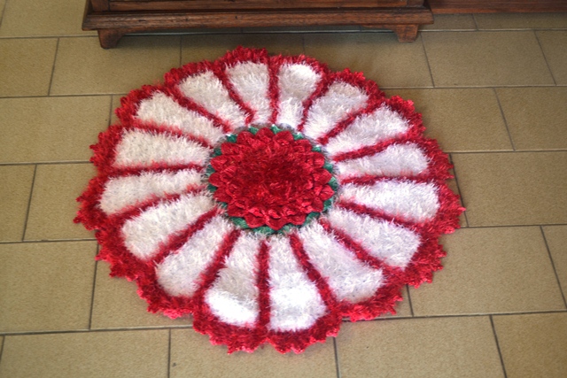 Tapete Redondo Vermelho e Branco