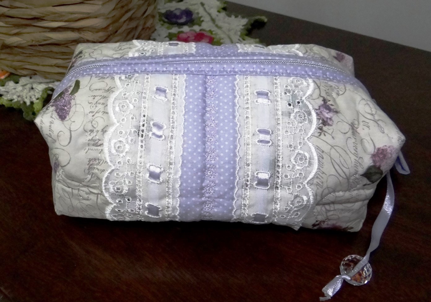 Nécessaire Patch com Bordado Inglês