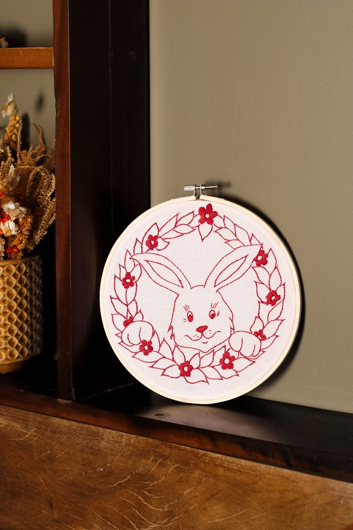 Bordado Livre Páscoa – Coelho Bordô