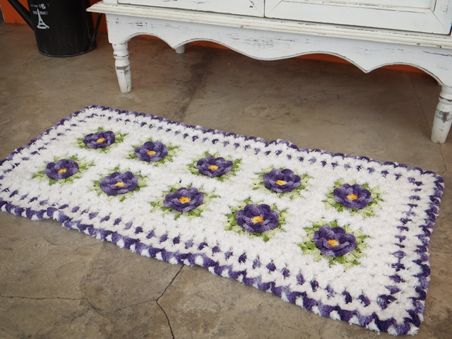 Tapete Flores Branco e Roxo