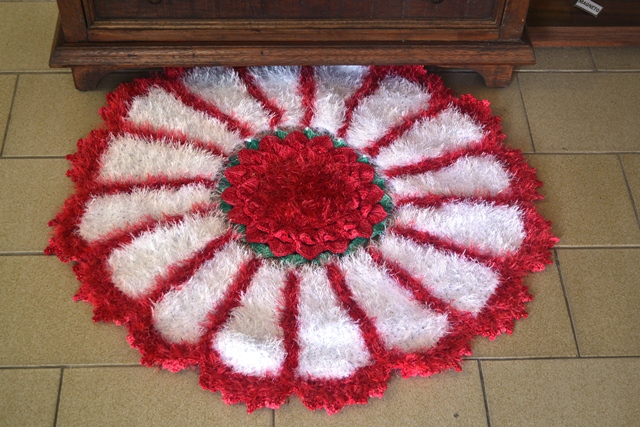 Tapete Redondo Vermelho e Branco