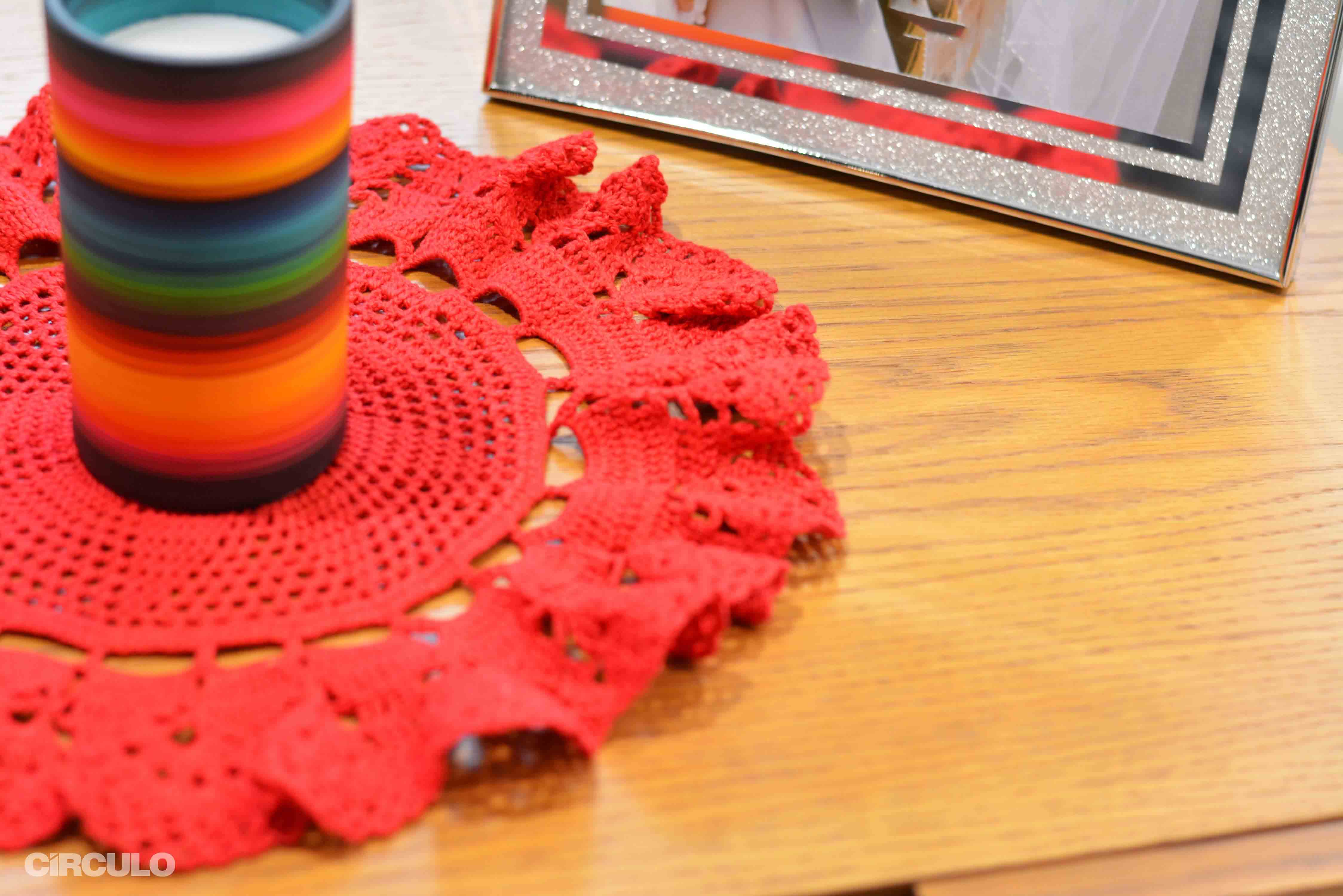 Centro de Mesa Crochê Vermelho