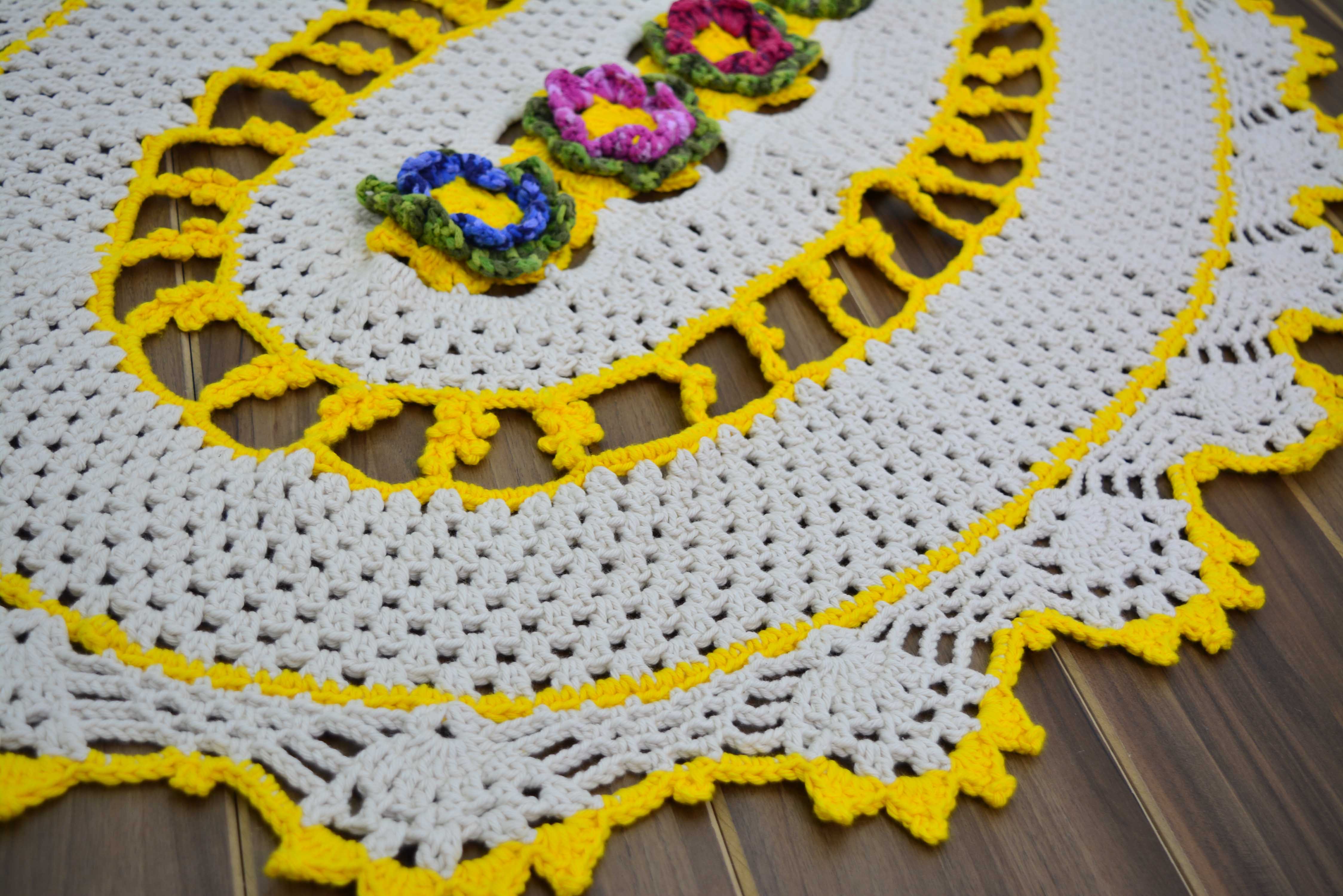 Tapete Oval Amarelo Florido