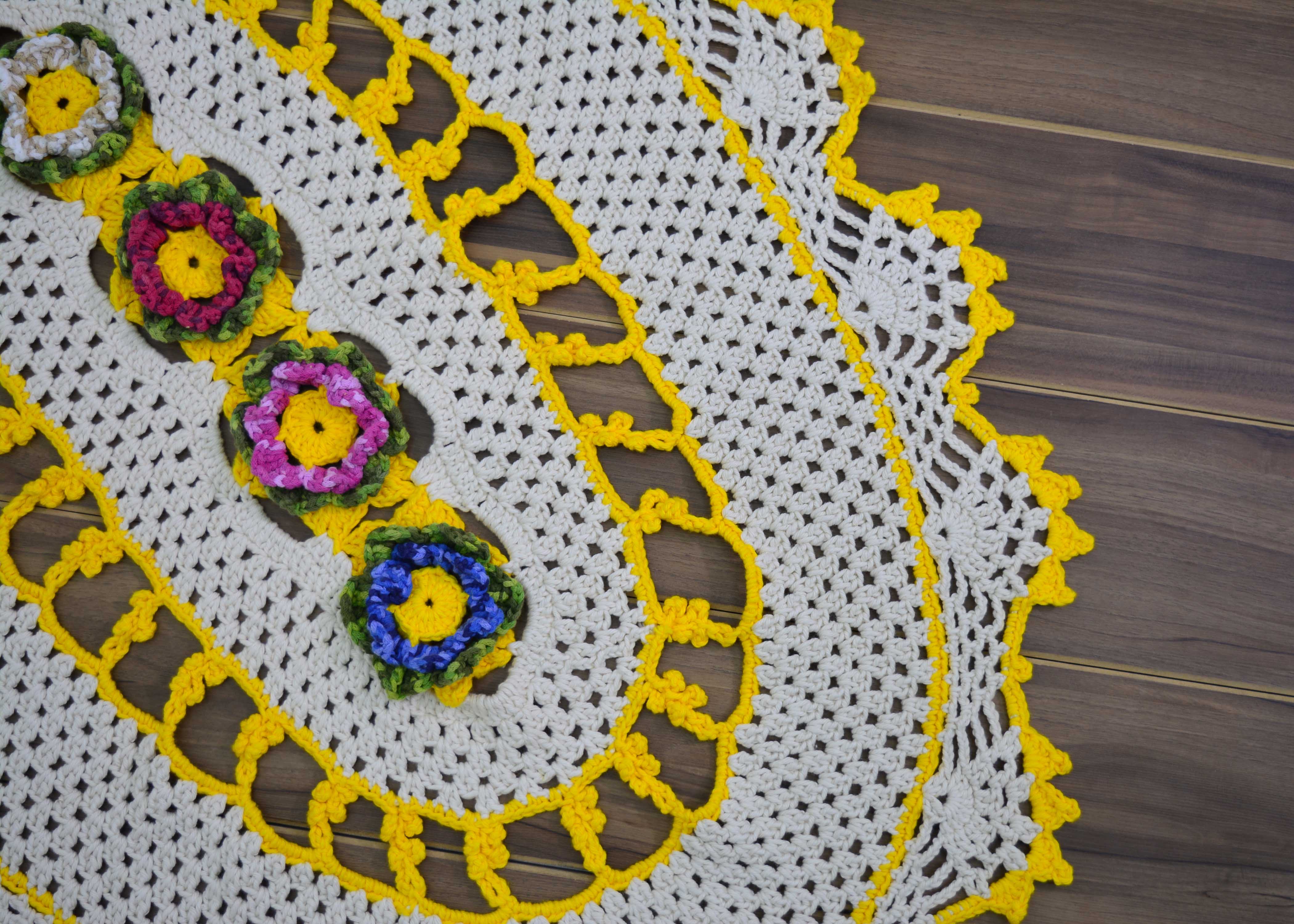 Tapete Oval Amarelo Florido