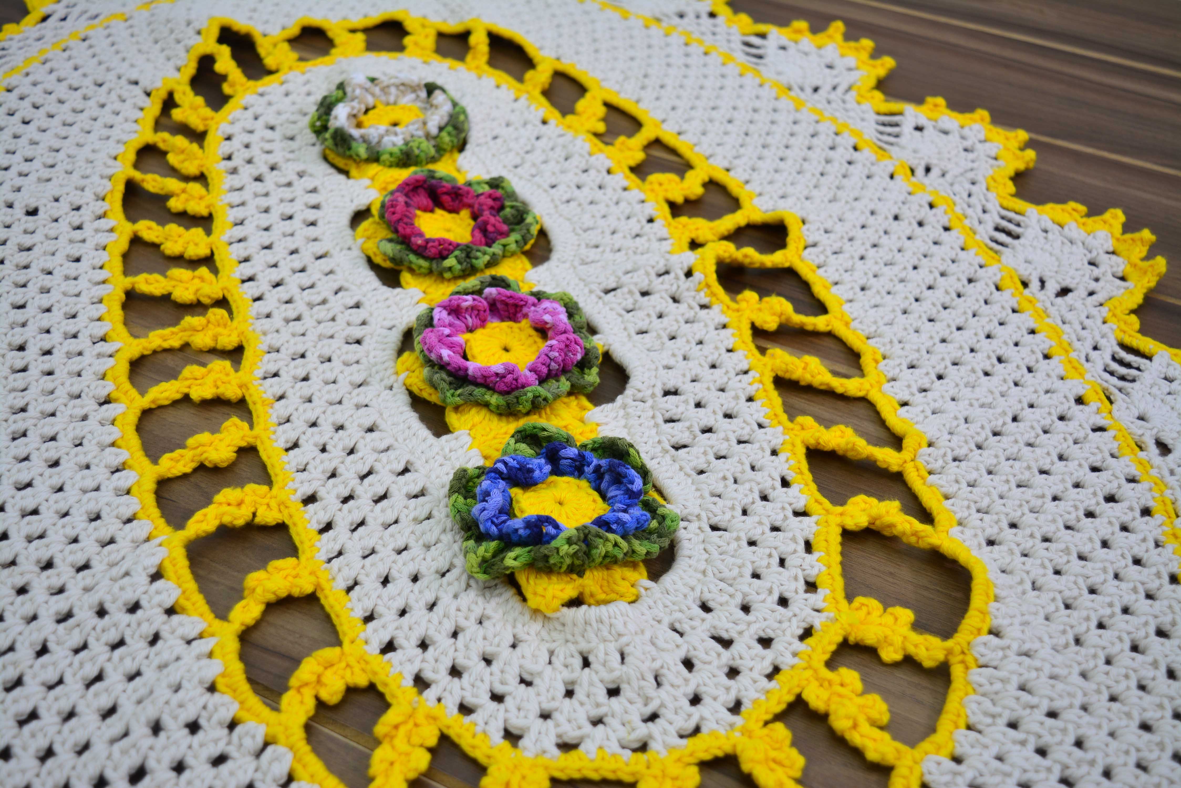Tapete Oval Amarelo Florido