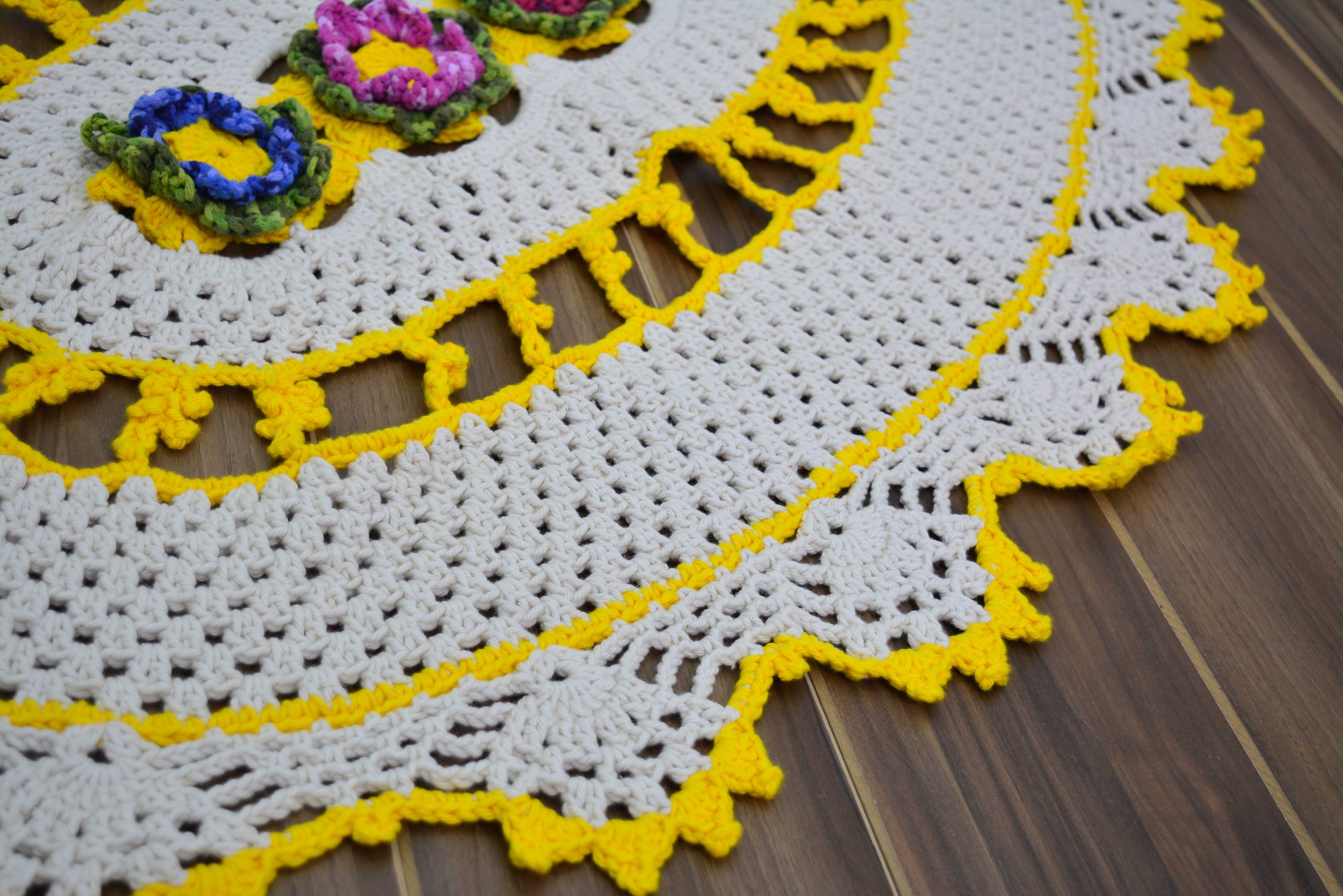 Tapete Oval Amarelo Florido