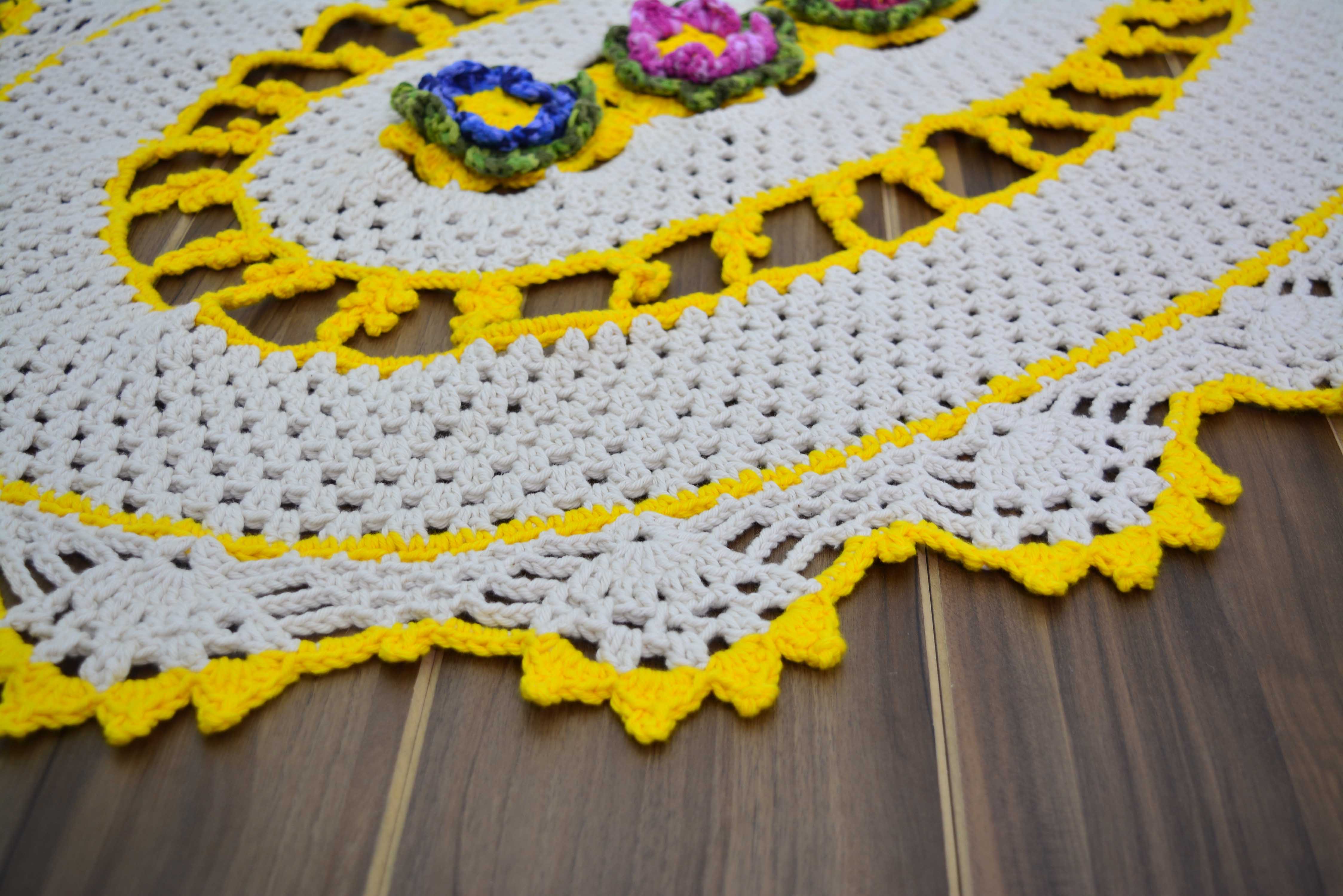 Tapete Oval Amarelo Florido