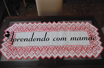 Centro de mesa bordado em Ponto reto