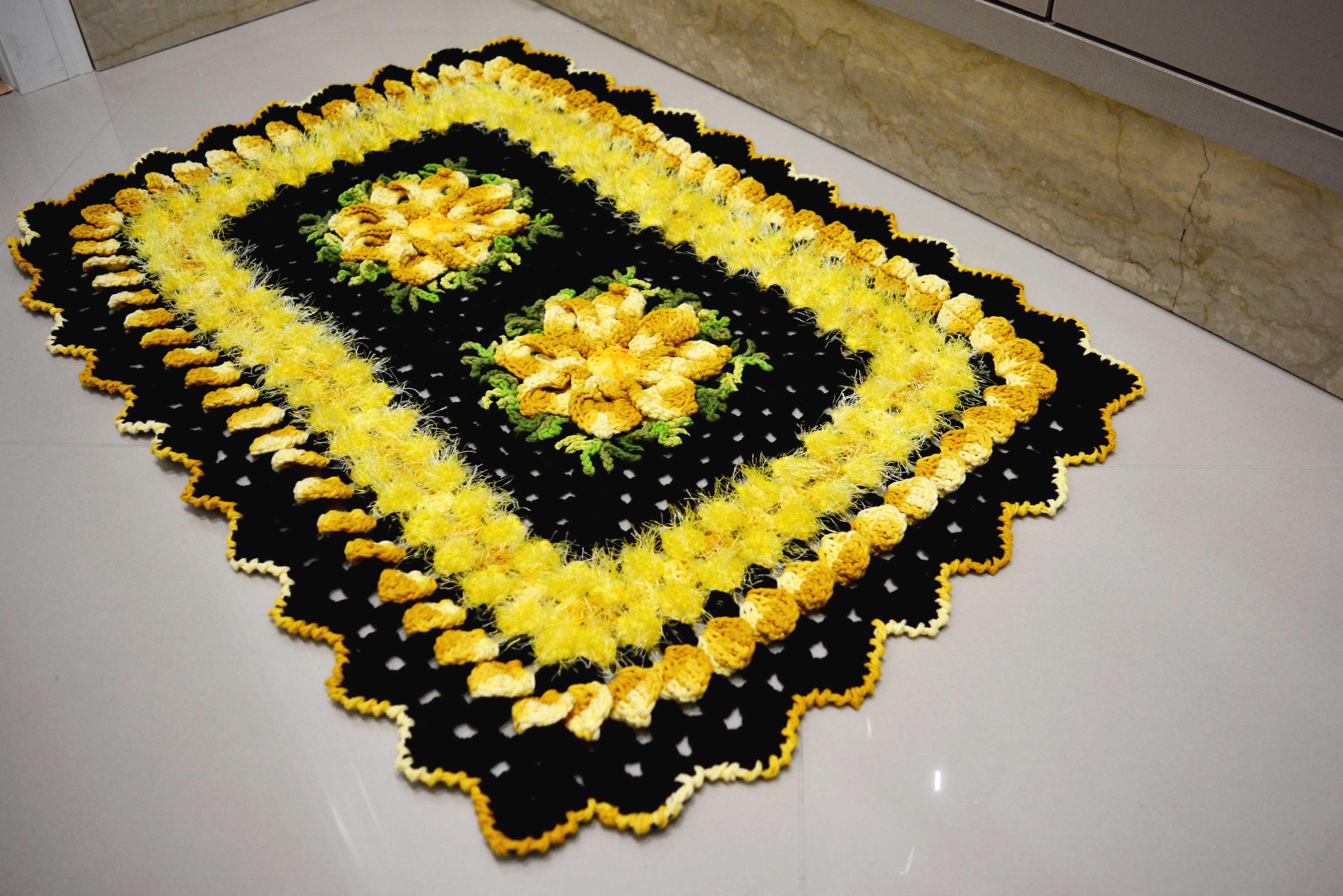 Jogo de Banheiro Preto e Amarelo