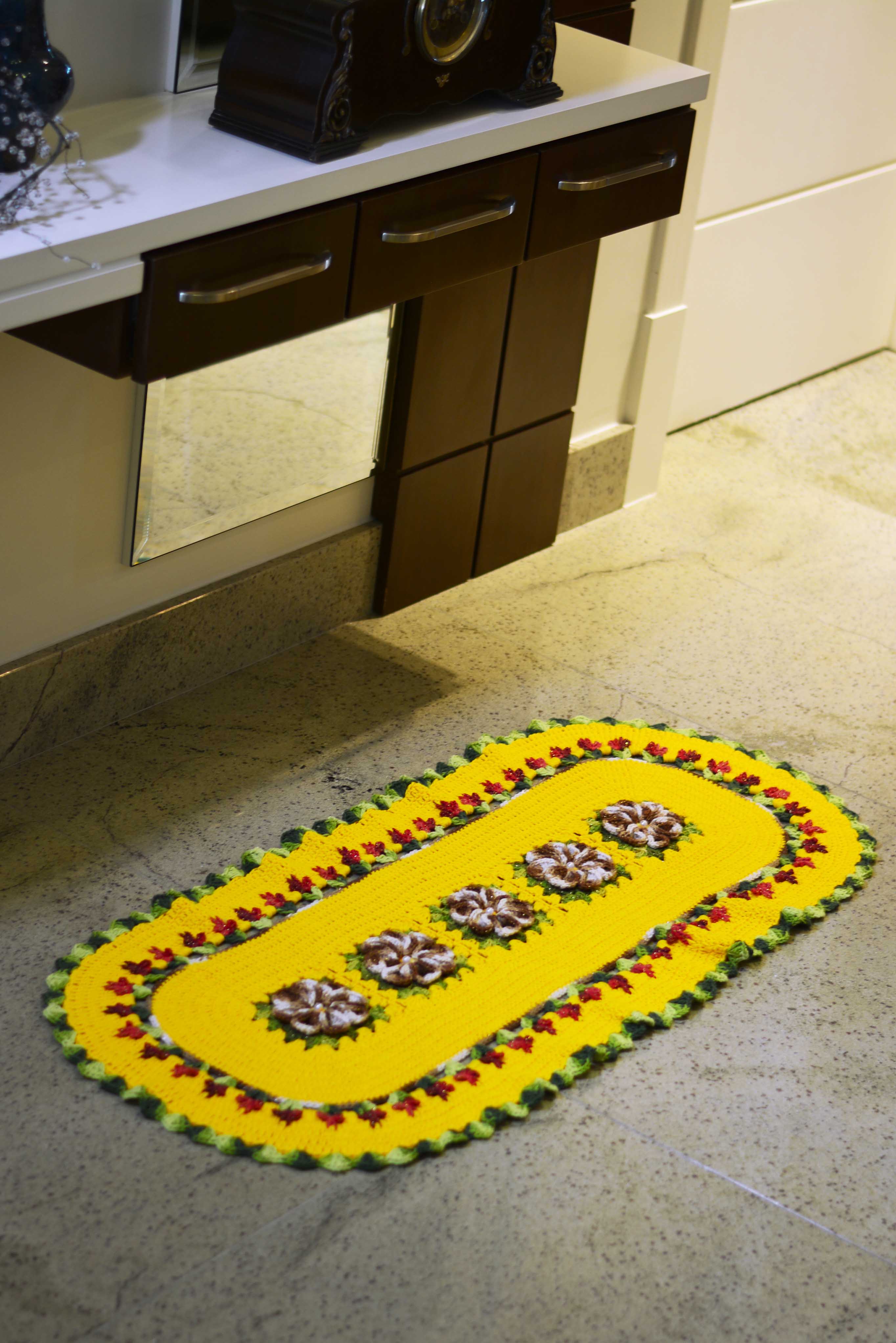 Tapete Amarelo com Flores