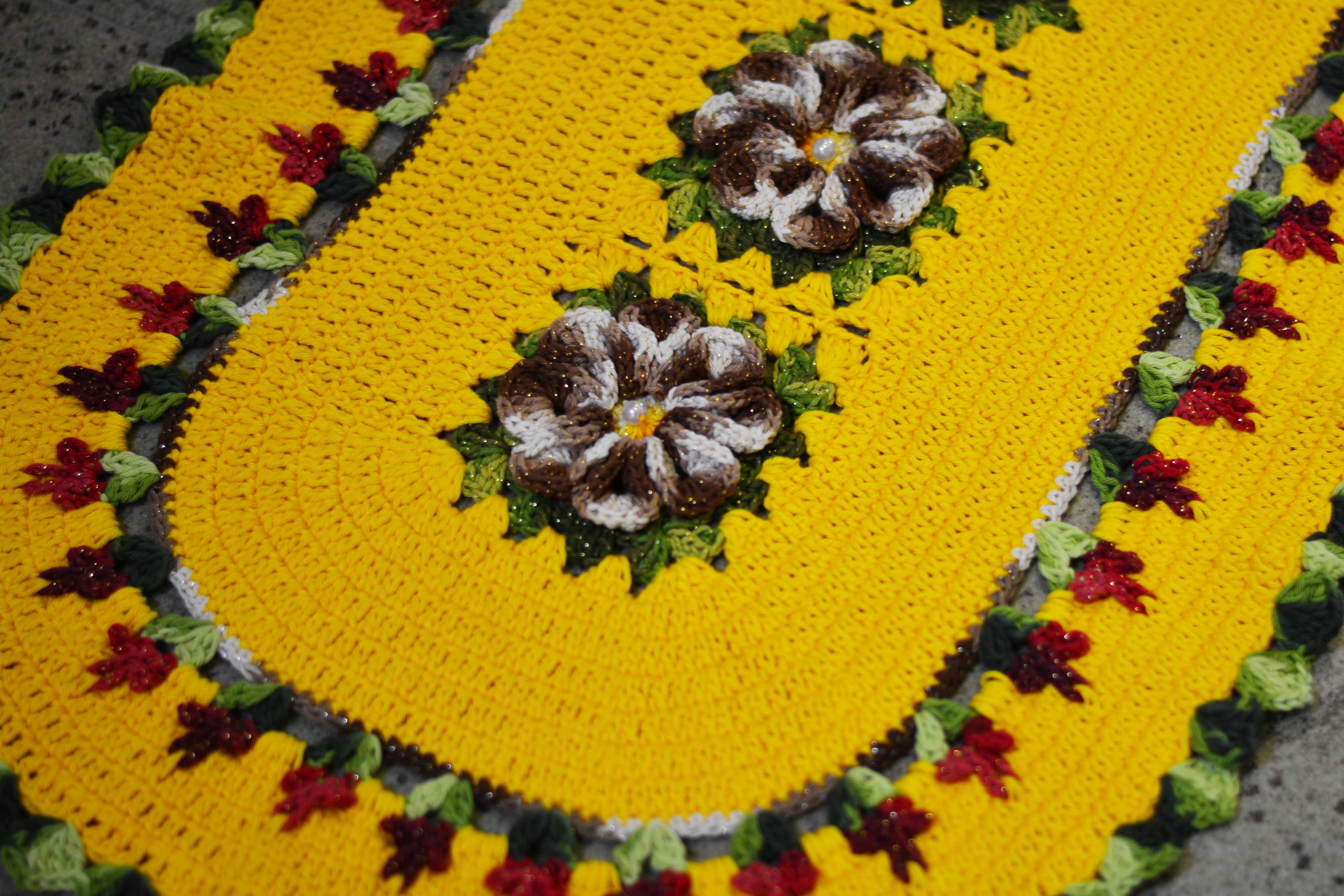 Tapete Amarelo com Flores