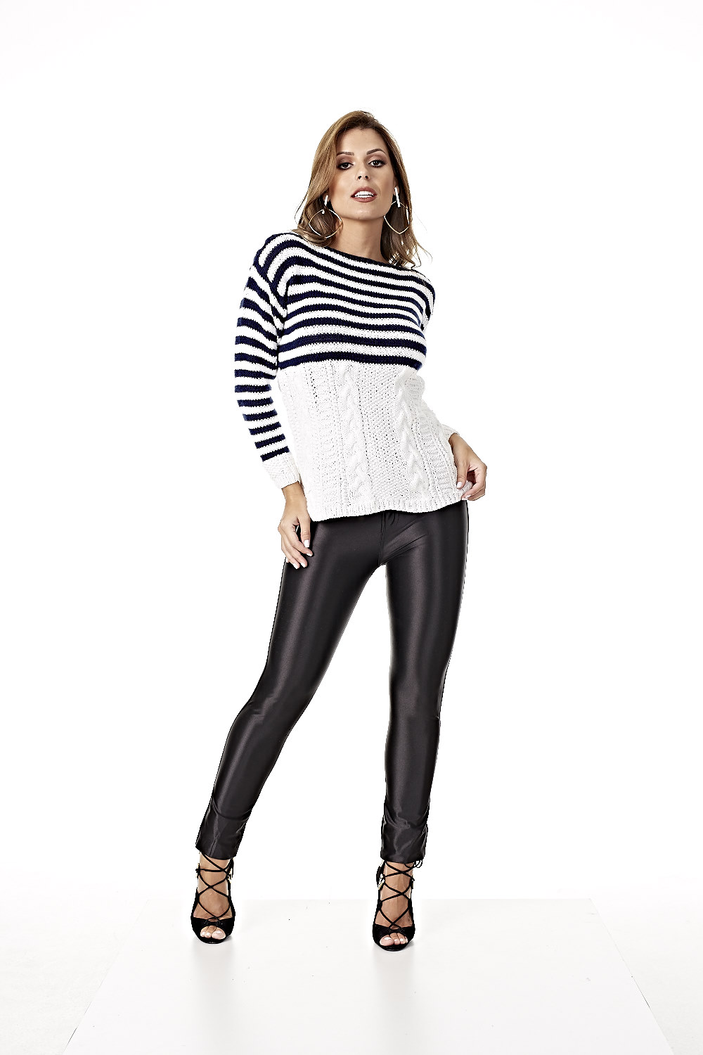Blusa Branca e Azul Lã Seda