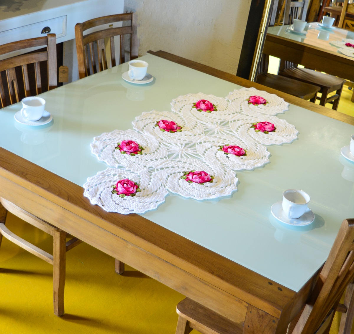 Trilho de Mesa Branco Florido