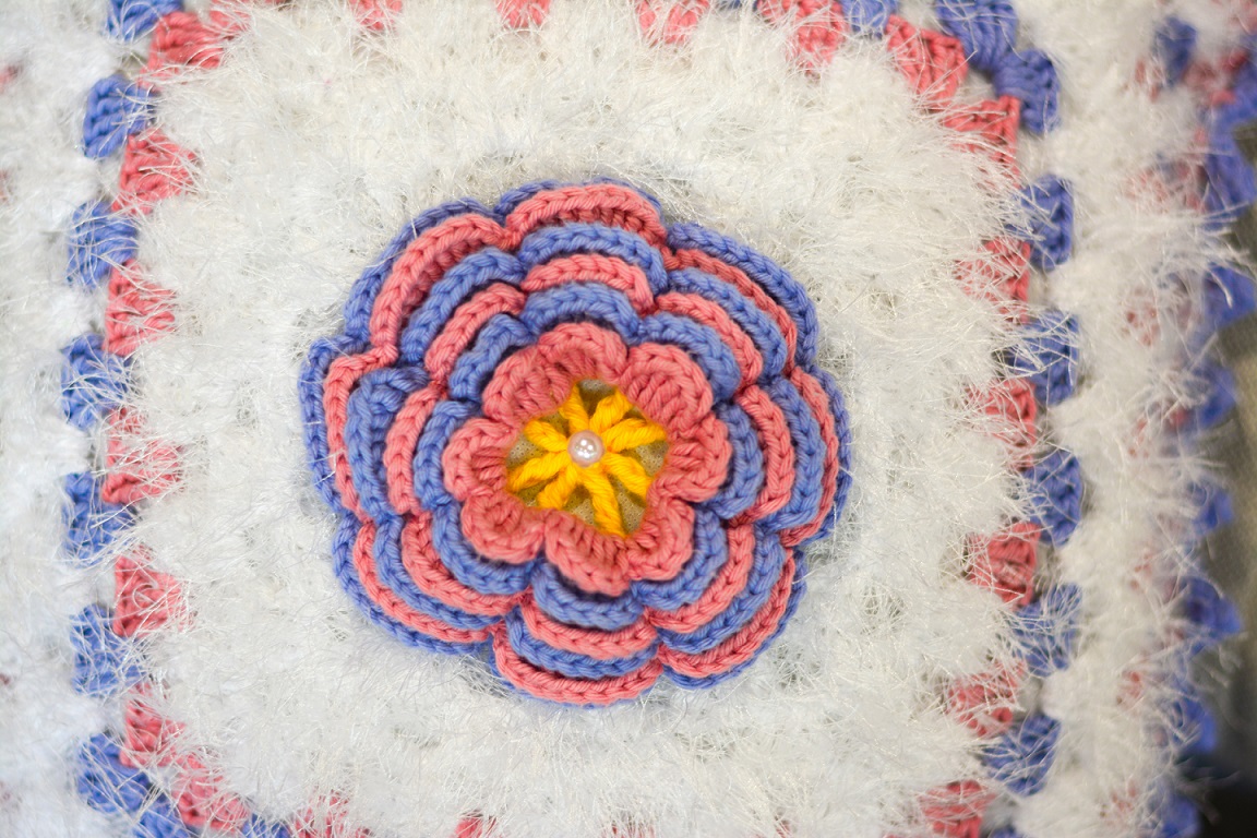 Almofada Max Azul e Rosa Decore Branco