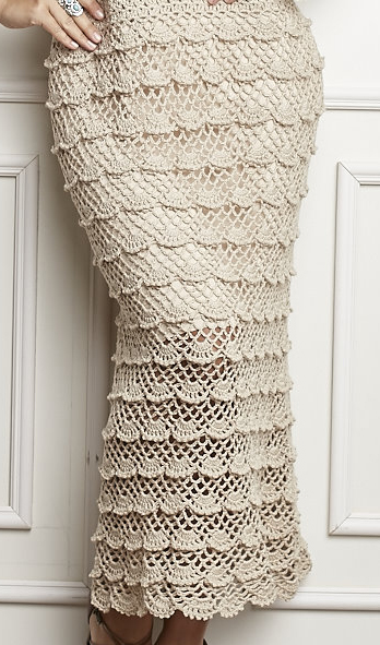 Vestido Bege Babados