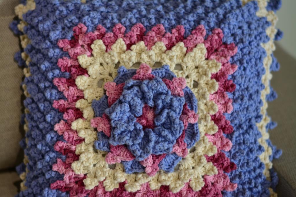 Almofada Max Azul e Rosa Picôs