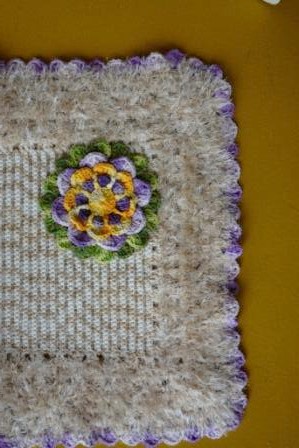 Tapete Retangular Cru Com Flores