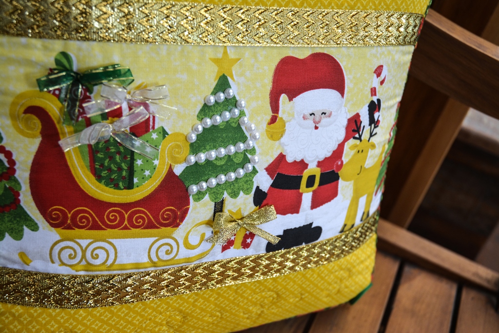 Capa de almofada Natal com fitas e botões