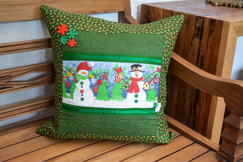 Capa de almofada Natal com fitas e botões