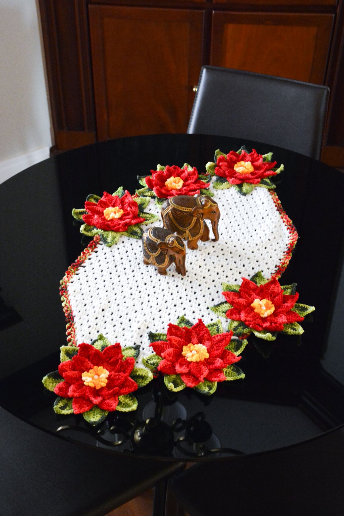 Caminho de Mesa Natalino com Flores Vermelhas