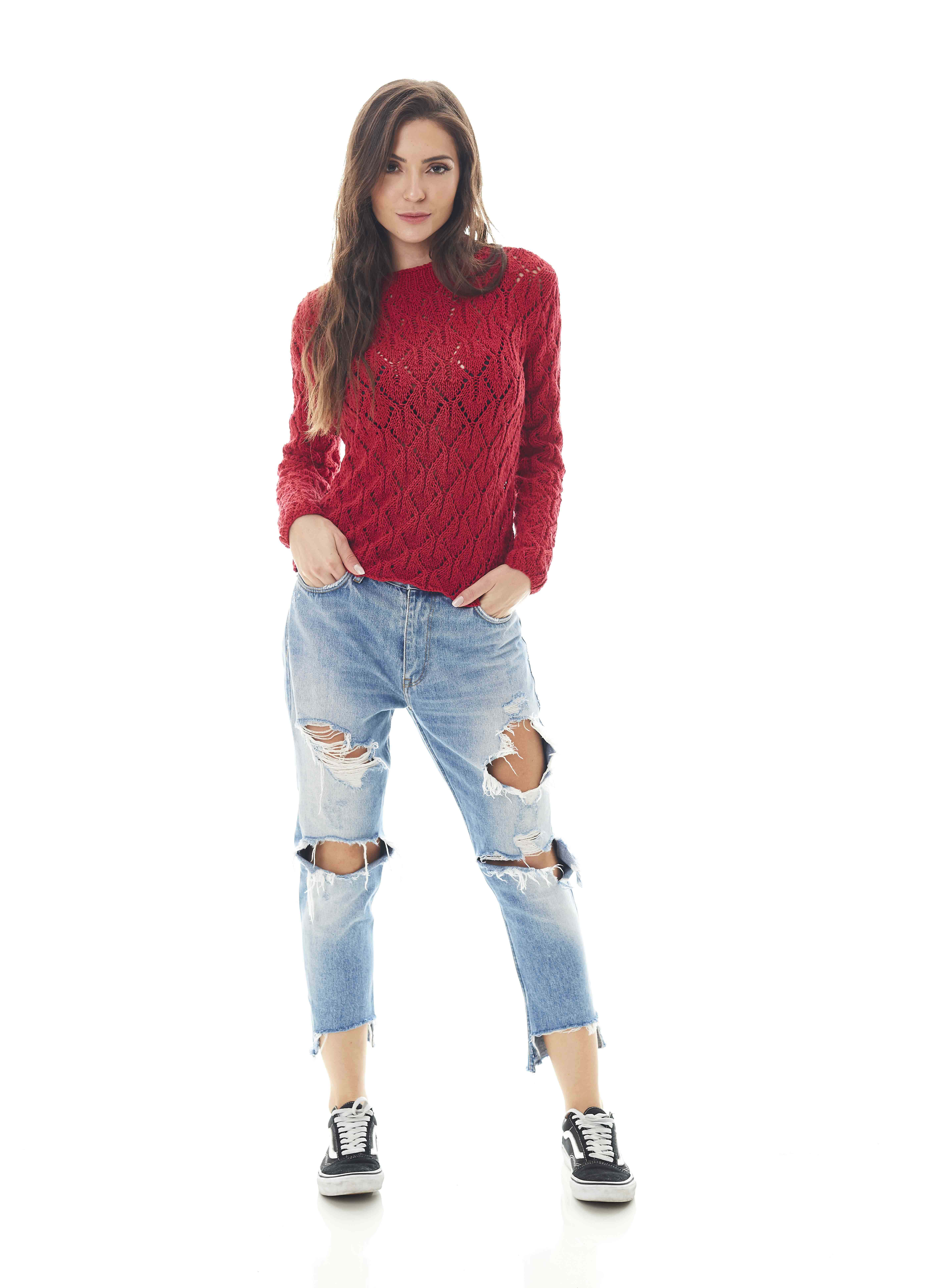Blusa Vermelha em Ponto Ajurado